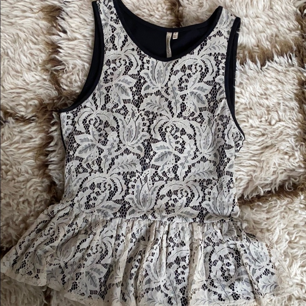 PETTICOAT ALLEY LACE PEPLUM TOP
